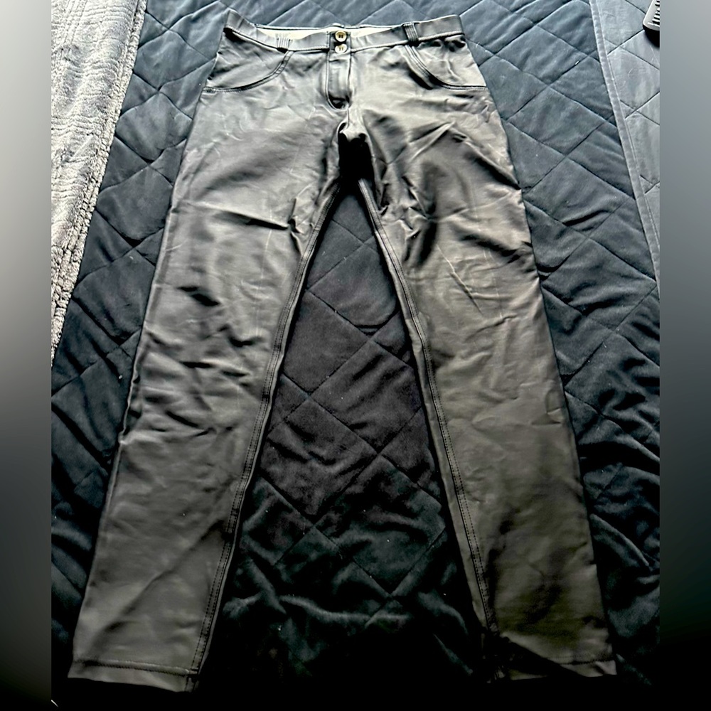 Freddy WR.UP® Curvy Faux Leather -High Waisted Full Length Pants